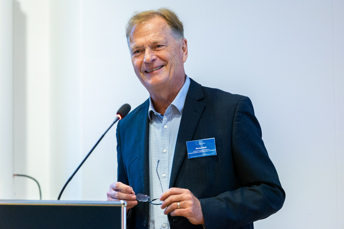 Michael Rodi bei der EACL-Konferenz