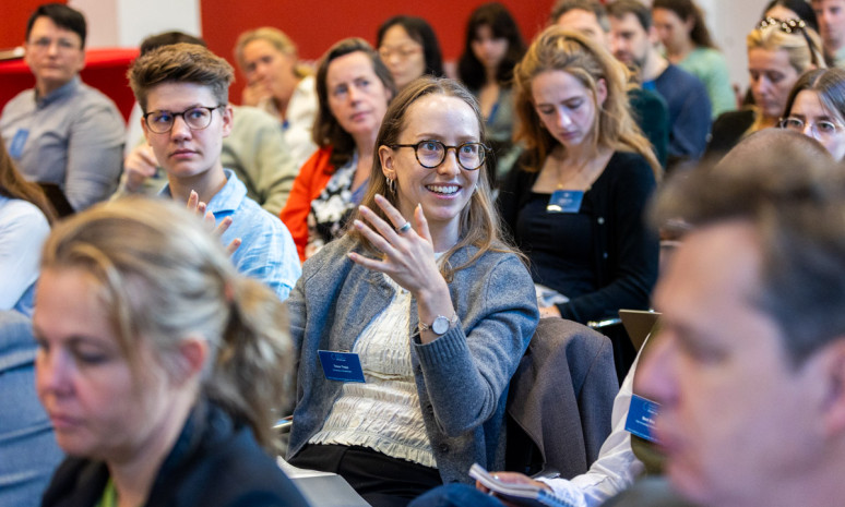 Diskussion während der Konferenz